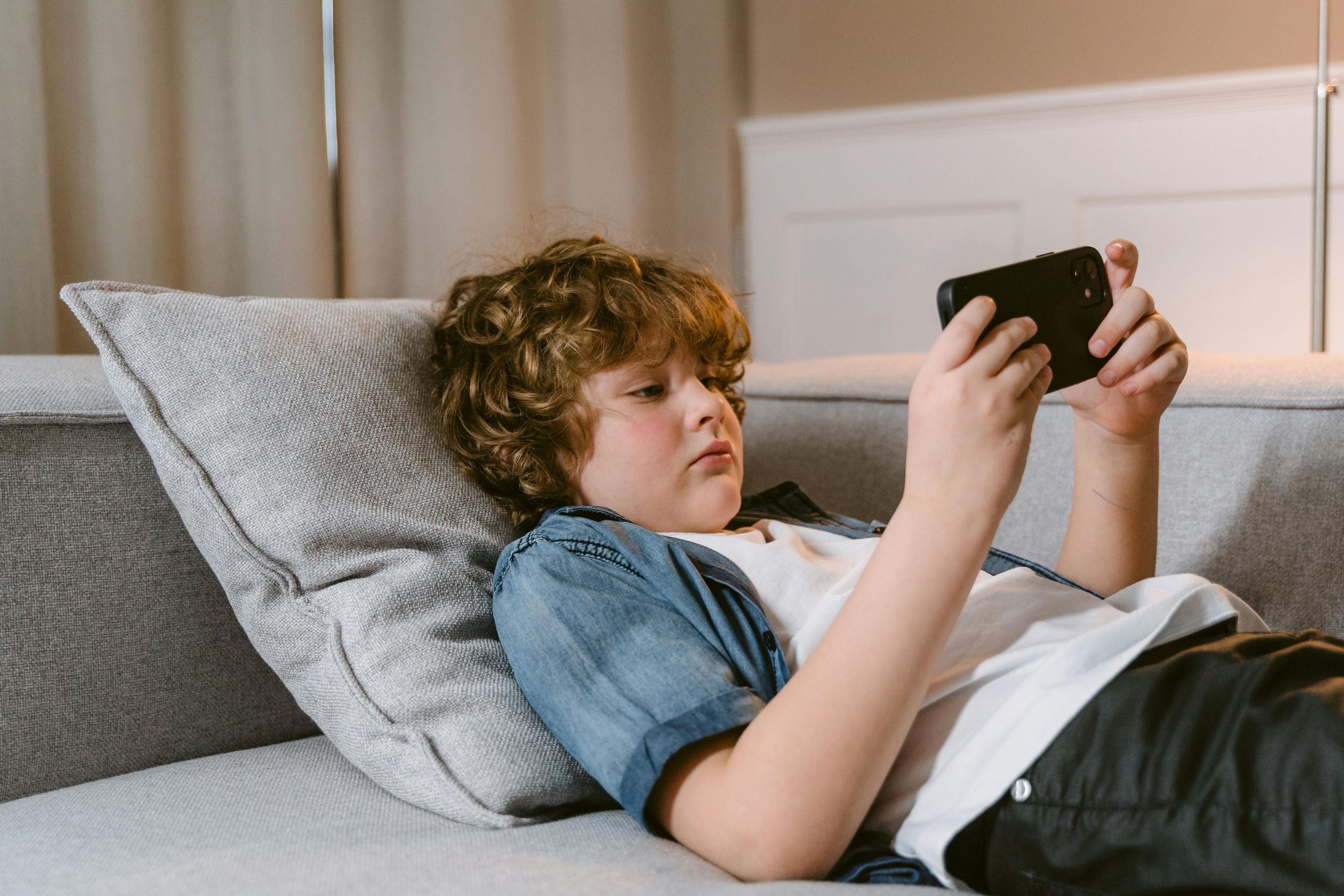 AI in Schools Raises Concerns Over Declining Thinking Skills, Guardian Reports