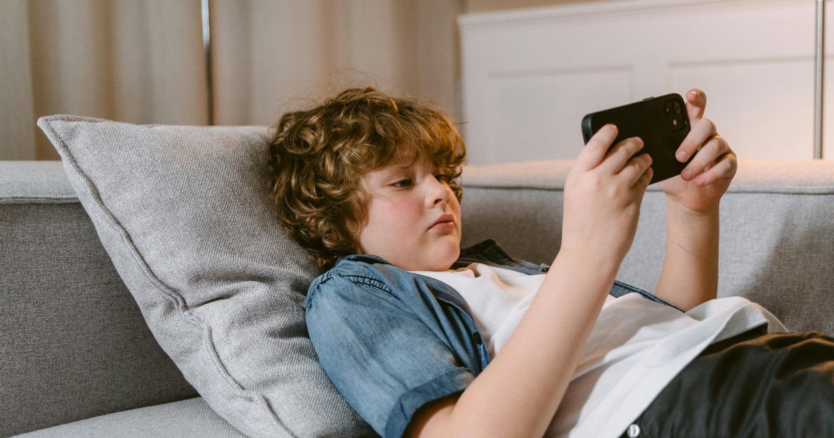 AI in Schools Raises Concerns Over Declining Thinking Skills, Guardian Reports